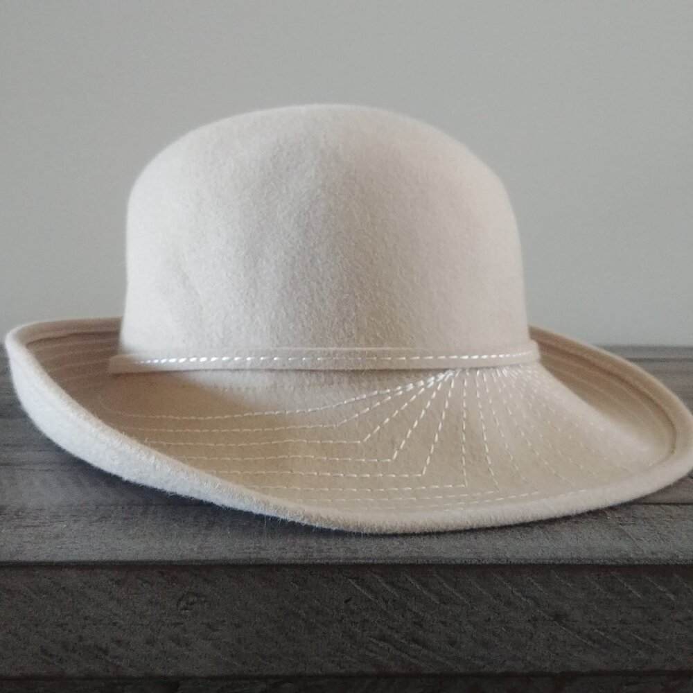 Vintage Kates Canada Womens cream wool felt hat